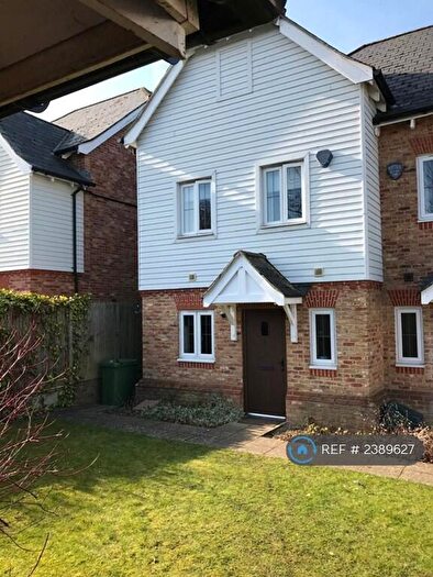 3 Bedroom End Of Terrace House To Rent In Briar Wood Close, Bromley, BR2