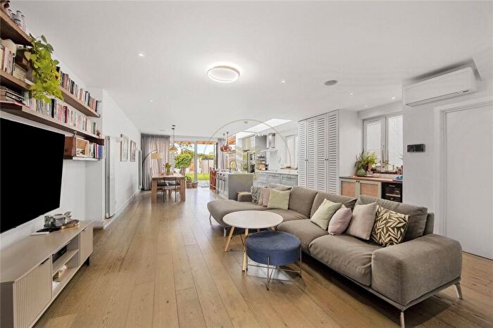 4 Bedroom Semi-Detached House For Sale In Southfields, Hendon, London, NW4