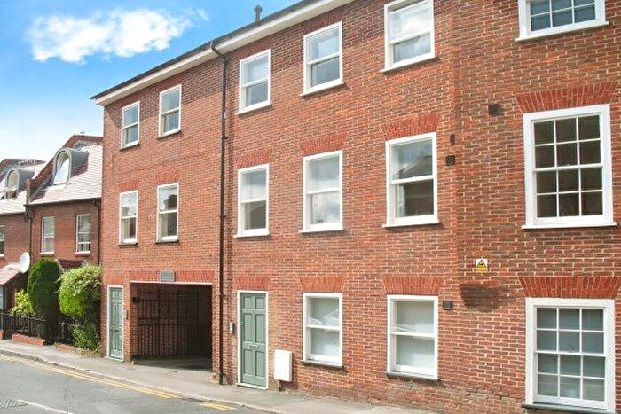 1 Bedroom Flat To Rent In Martyr Road, Guildford, GU1