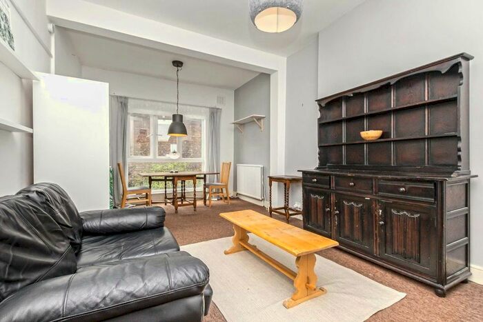 2 Bedroom Flat To Rent In Fielding Road, London, W14