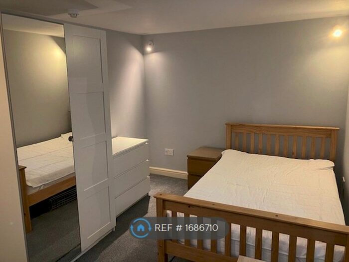 3 Bedroom Flat To Rent In Richmond Grove, Manchester, M13