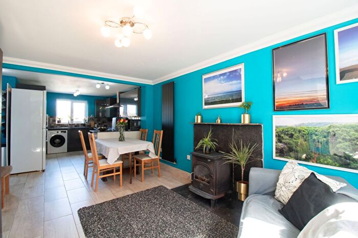 3 Bedroom Detached House For Sale In Cwm Braenar, Pontllanfraith, NP12