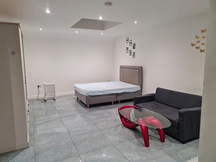 Studio To Rent In York Avenue, UB3