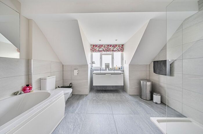 3 Bedroom Detached House For Sale In Woking, Surrey, GU22