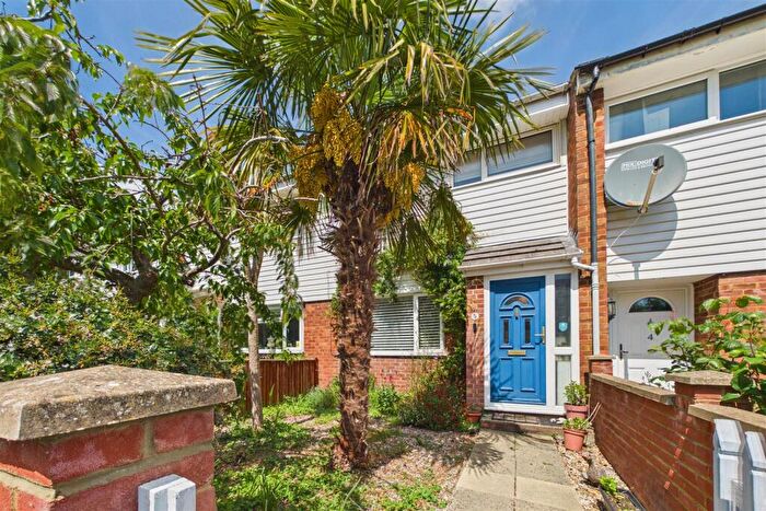 3 Bedroom Terraced House For Sale In Blackwater Close, Basingstoke, RG21