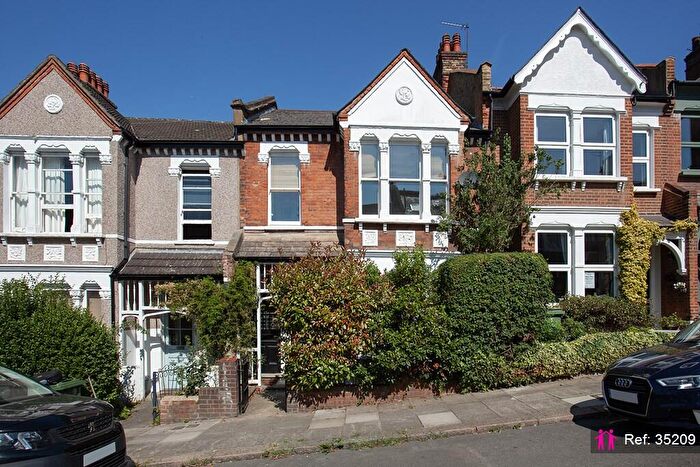 2 Bedroom Ground Maisonette For Sale In Chalsey Road, London, SE4