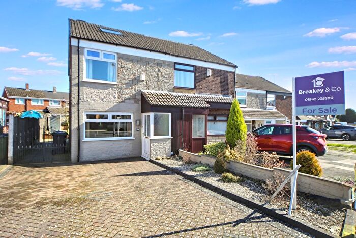 3 Bedroom Semi Detached House For Sale In Kinlet Road, Wigan, WN3