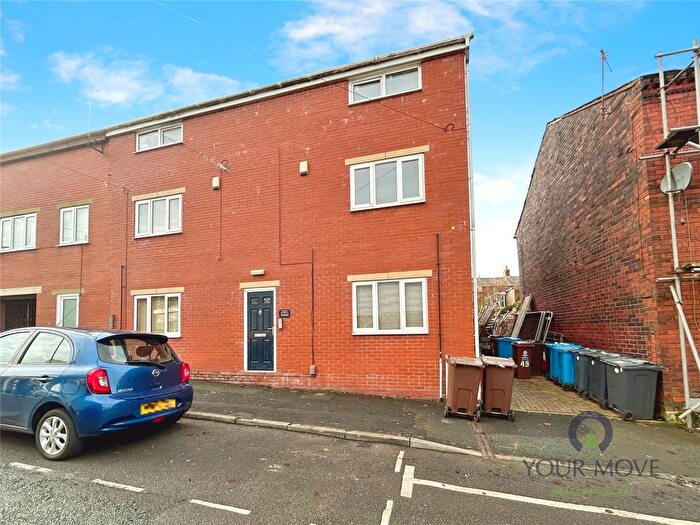 3 Bedroom Flat To Rent In Park Street, Royton, Oldham, Greater Manchester, OL2