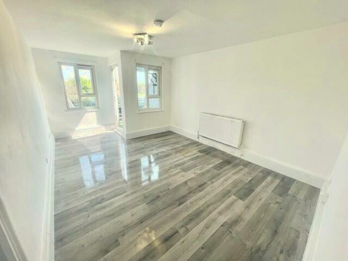 1 Bedroom Flat To Rent In Lawson Close, E16