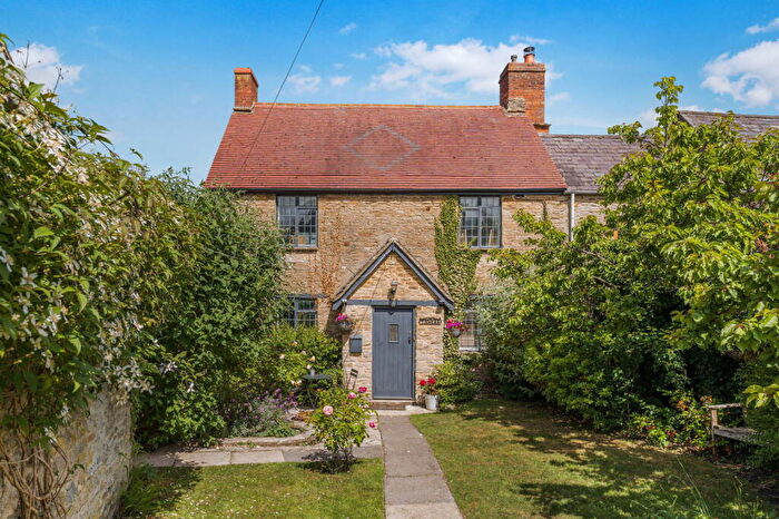 3 Bedroom Cottage For Sale In Tinkers Cottage, Blacksmith's Hill, Aynho, Banbury, OX17