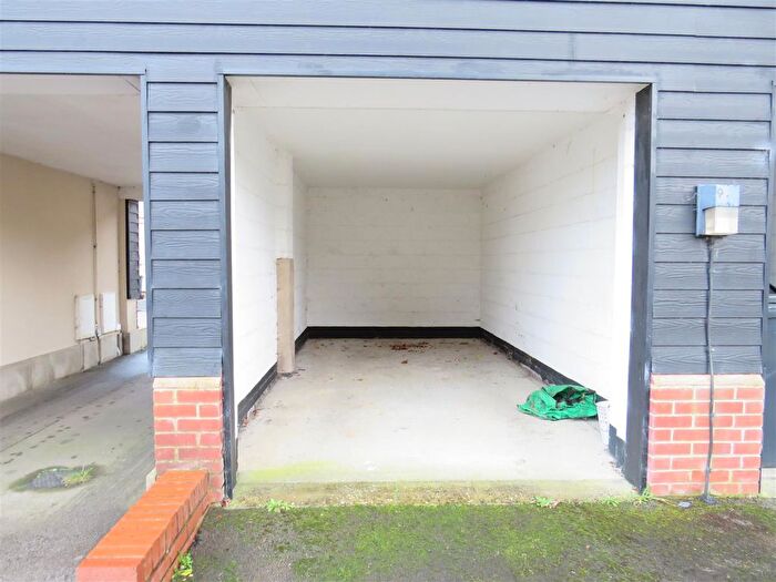 2 Bedroom Detached House To Rent In Valerian Way, Stotfold, Hitchin, SG5