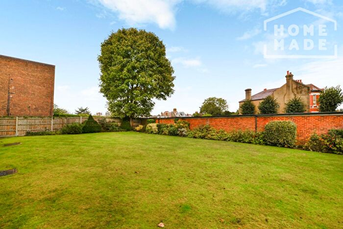 1 Bedroom Flat To Rent In Court Downs Road, Beckenham, BR3