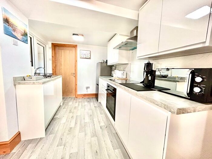 2 Bedroom Cottage For Sale In Wind Street, Conwy, LL32