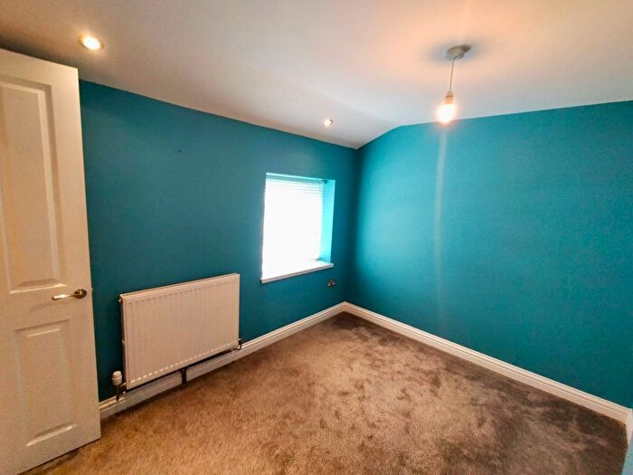 2 Bedroom End Of Terrace House To Rent In Brecon Road, Hirwaun, CF44