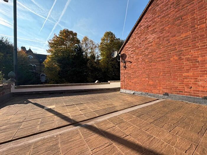 3 Bedroom Flat To Rent In Archway Road, Highgate, N6