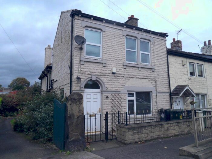 1 Bedroom End Of Terrace House To Rent In High Street, Heckmondwike, WF16