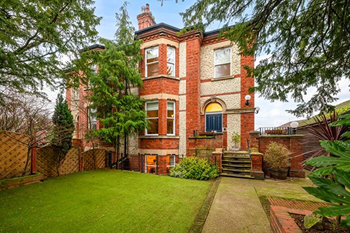 5 Bedroom Semi-Detached House For Sale In London Road, Newark, NG24