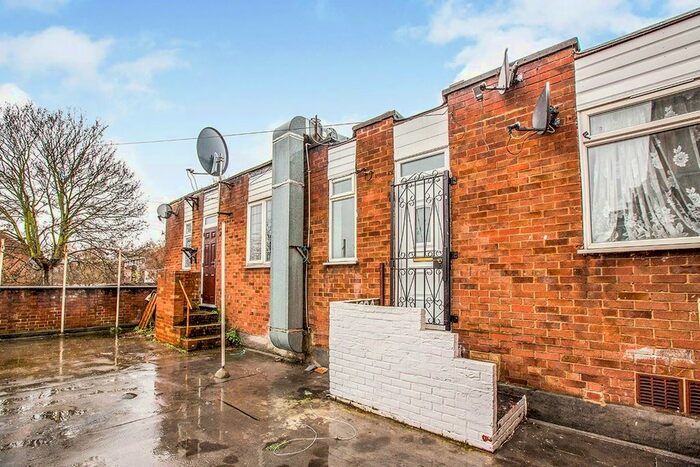 3 Bedroom Flat To Rent In Balaam Street, London, E13