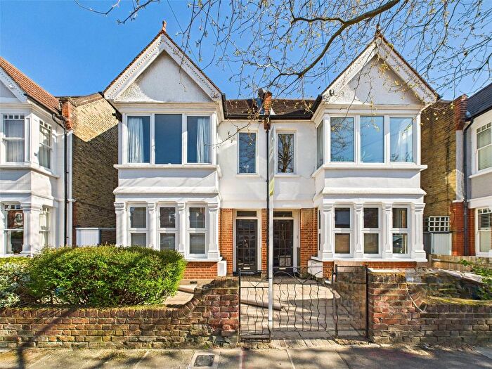 2 Bedroom Flat To Rent In Claremont Road, Teddington, TW11