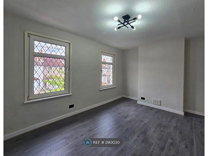 3 Bedroom Detached House To Rent In Summerfield St, London, SE12