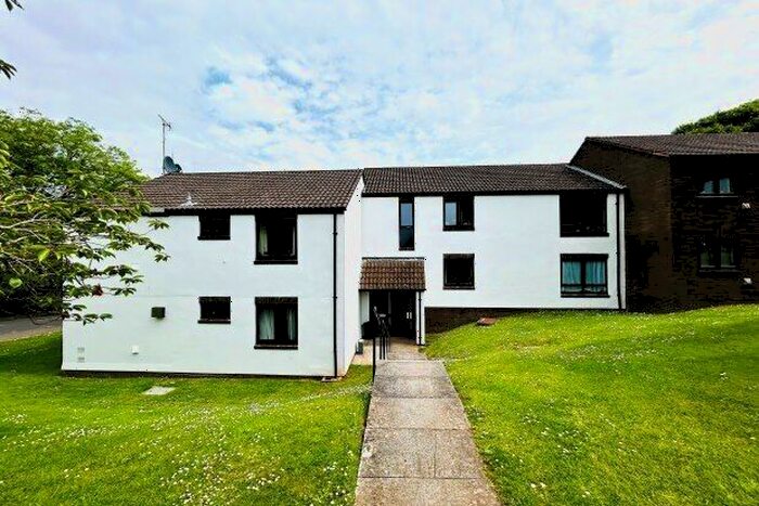 2 Bedroom Flat To Rent In Devonshire Drive, Bristol, BS20