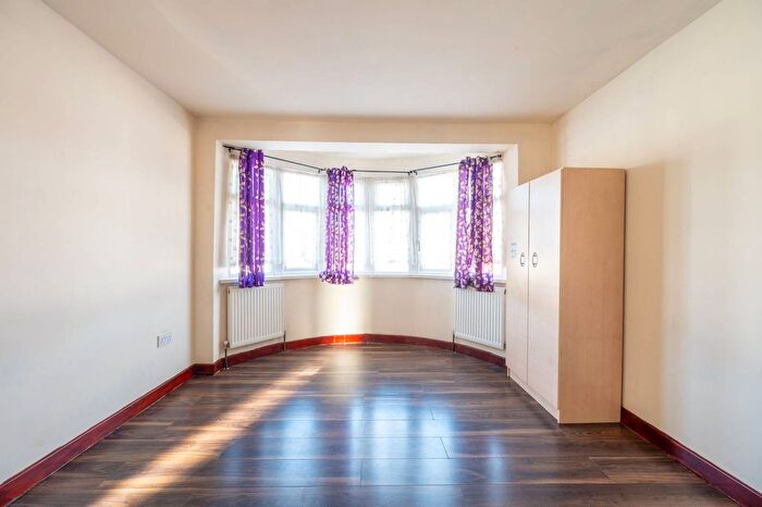 3 Bedroom Flat To Rent In Kathleen Avenue, Alperton, Wembley, HA0