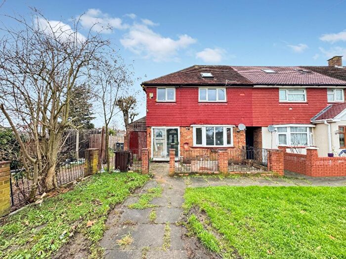 3 Bedroom End Of Terrace House To Rent In Staines Road, Feltham, TW14