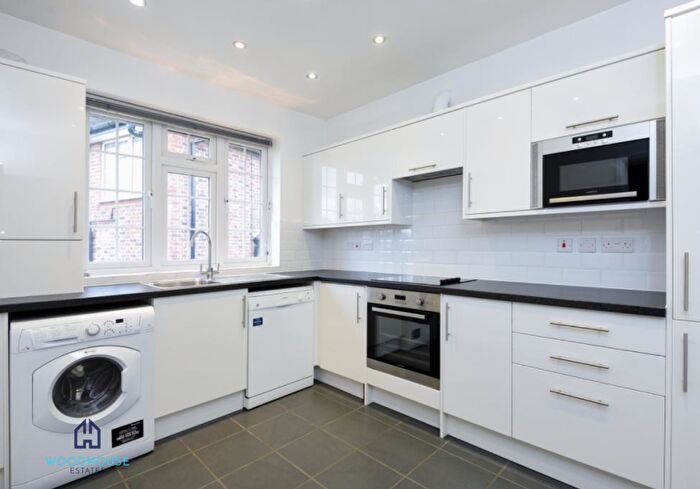 3 Bedroom Maisonette To Rent In Brim Hill, London, N2