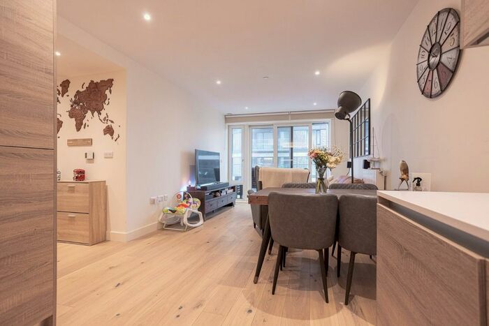 2 Bedroom Flat For Sale In Duke Of Wellington Avenue, Royal Arsenal, SE18