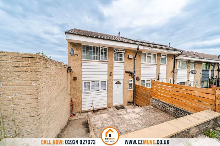 3 Bedroom End Terrace House For Sale In Rudding Street, Huddersfield, HD4