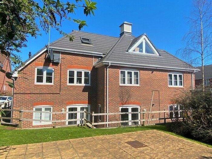2 Bedroom Apartment To Rent In Redbury Drive, Park Gate, Southampton, Hampshire, SO31