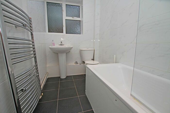 1 Bedroom Flat To Rent In Kingswood Road, Upper Leytonstone, E11
