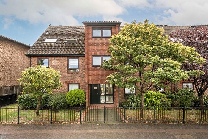 2 Bedroom Flat For Sale In Greyhound Road, West Kensington, W6