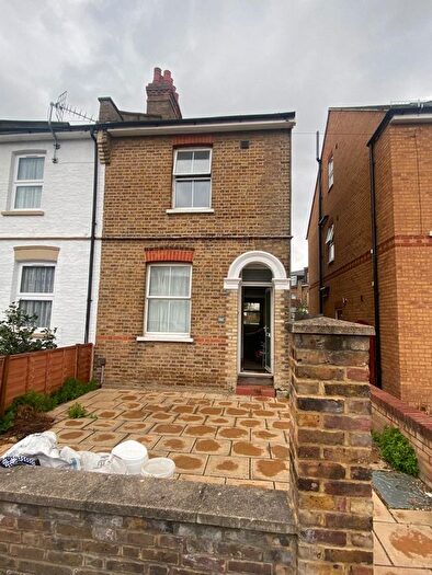 3 Bedroom Semi Detached House To Rent In Hounslow, TW3