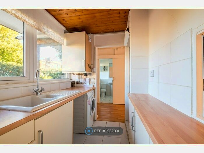 1 Bedroom Maisonette To Rent In Abbots Park, London, SW2