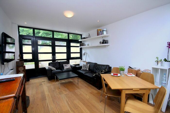 2 Bedroom Town House To Rent In Melville Road, Waltham Forest, E17