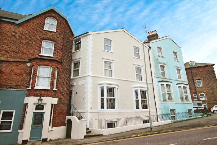 1 Bedroom Flat For Sale In Ramsgate Road, Broadstairs, Kent, CT10