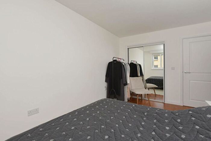 2 Bedroom Flat For Sale In Flat, Flaxmill Place, Edinburgh, EH6