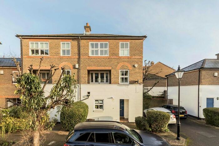 3 Bedroom Terraced House To Rent In Timothy Close, London, SW4