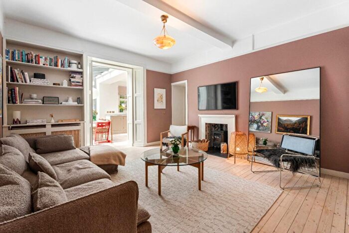 3 Bedroom Apartment For Sale In Inverleith Row, Inverleith, Edinburgh, EH3