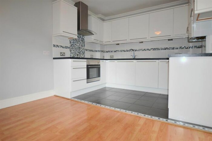 3 Bedroom Detached House To Rent In Botha Road, London, E13