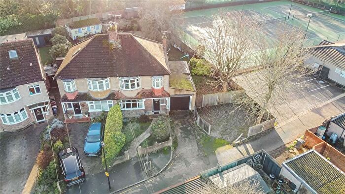 3 Bedroom Semi Detached House For Sale In Kneller Gardens, Isleworth, TW7