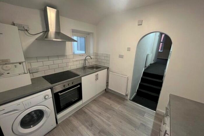 1 Bedroom Flat To Rent In Broadway Cardiff, CF24