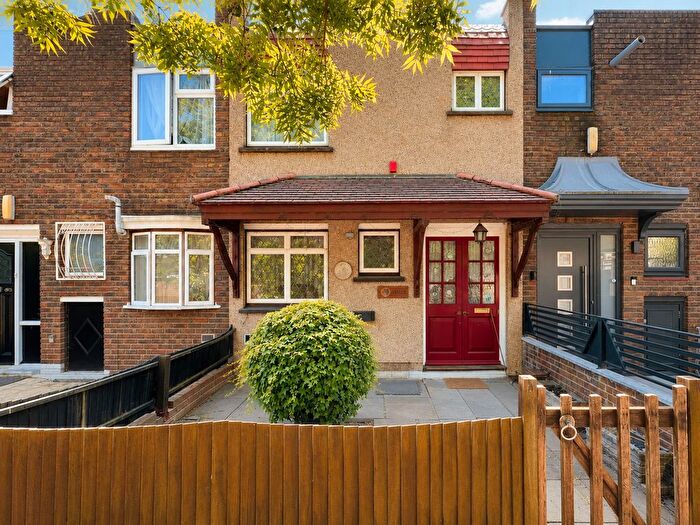3 Bedroom Terraced House For Sale In Lower Strand, London, NW9