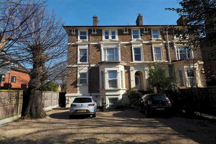 3 Bedroom Apartment To Rent In High Road, Buckhurst Hill, IG9