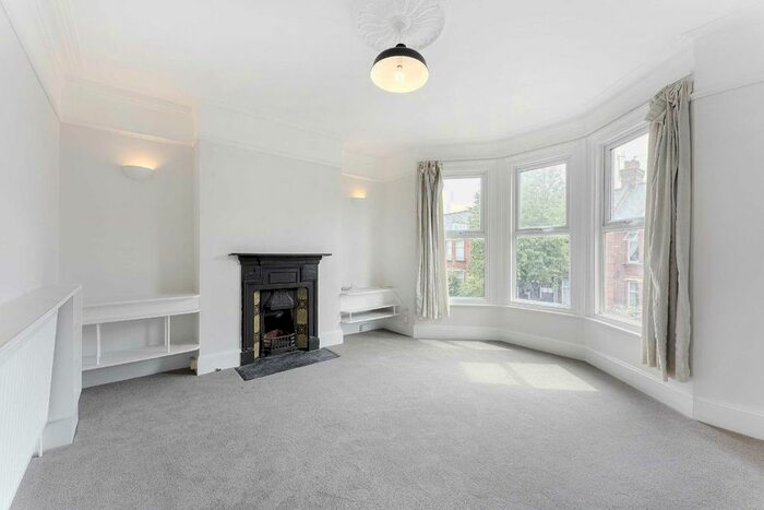 2 Bedroom Flat To Rent In Radbourne Road, London, SW12
