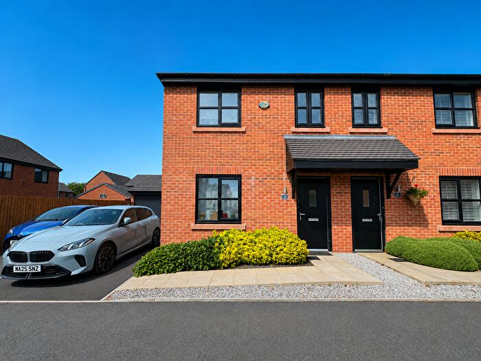 3 Bedroom Semi-Detached House For Sale In Borsdane Way, Westhoughton, BL5