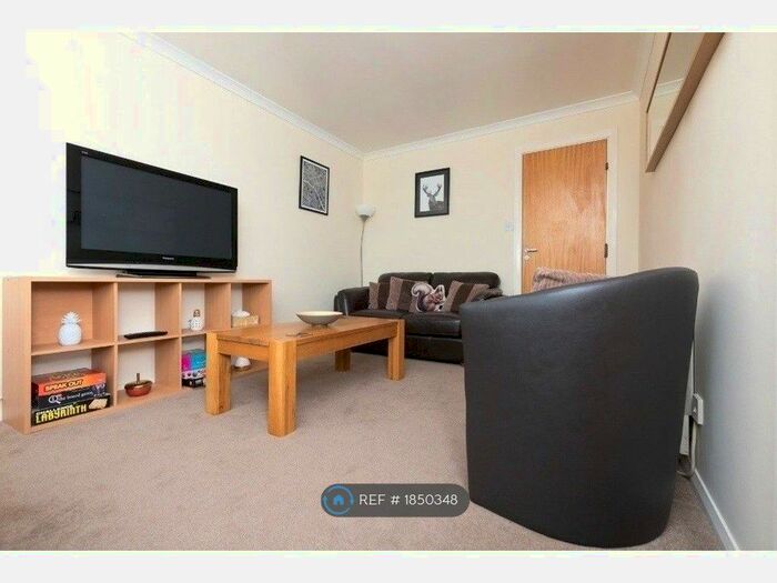 2 Bedroom Flat To Rent In Headland Court, Aberdeen, AB10