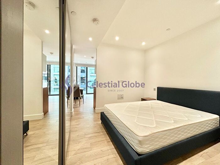 Studio To Rent In Piazza Walk, London, E1