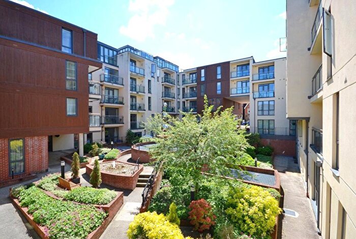2 Bedroom Flat For Sale In Martyr Road, Guildford, GU1